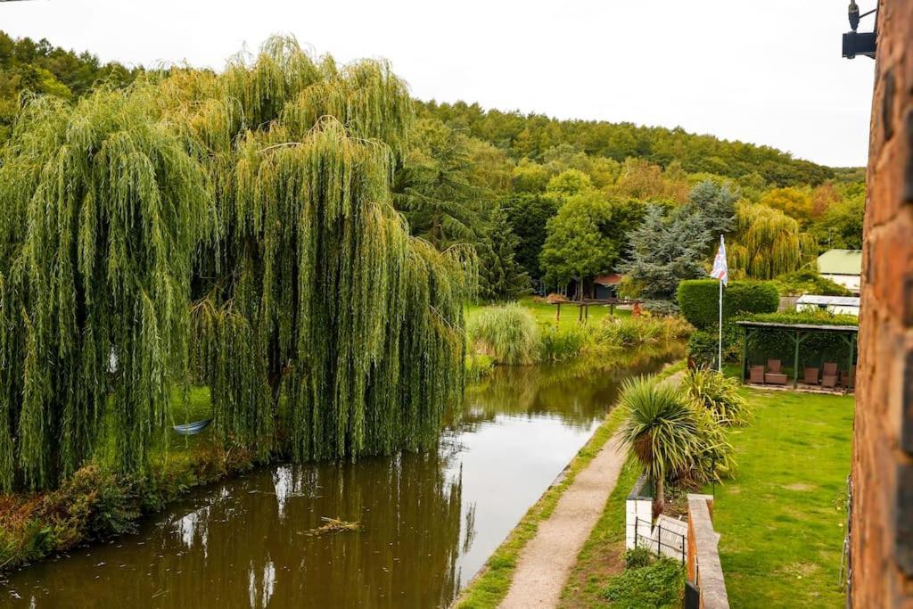 Hidden Gem Canal Facing Retreat With Lovely Walks Hopwas Екстериор снимка