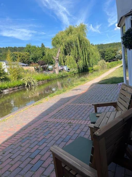 Hidden Gem Canal Facing Retreat With Lovely Walks Hopwas Екстериор снимка
