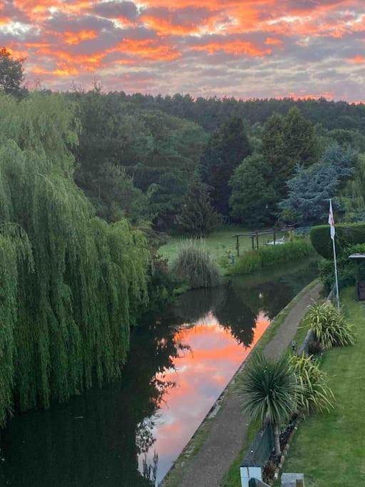 Hidden Gem Canal Facing Retreat With Lovely Walks Hopwas Екстериор снимка